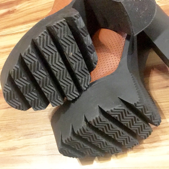 Heels - Picture 3 of 5